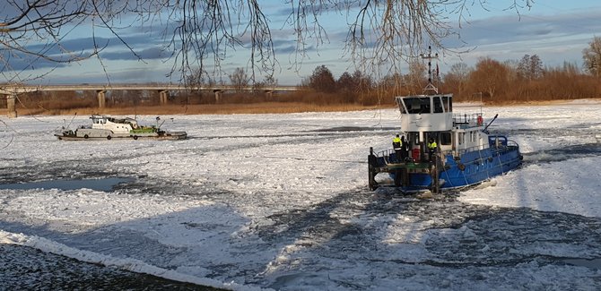 15min.lt skaitytojo nuotr./Rusnėje įstrigę keltai