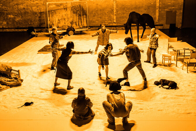 Klaipėdos dramos teatro nuotr./Spektaklis "Vakaro nejauka"