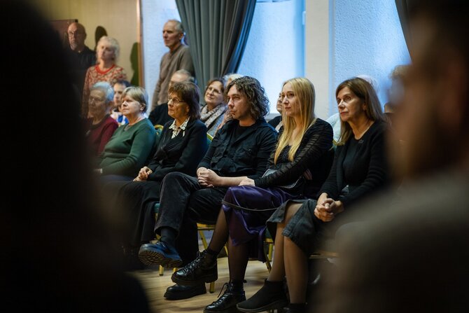Šiaulių kultūros centro nuotr./Šiaulių „Laiptų“ galerijoje atverta Romualdo Petrausko tapybos aproda
