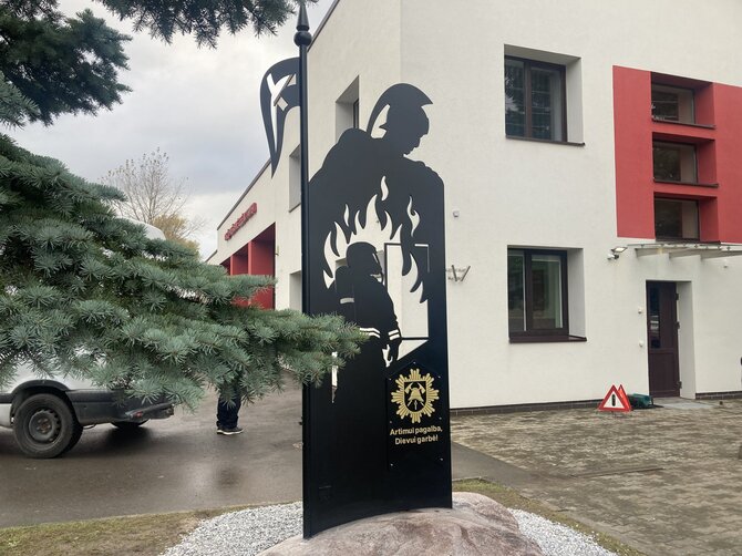 Aurelijos Jašinskienės / 15min.lt nuotr./Paminklas Rolandui Venslauskiui atminti