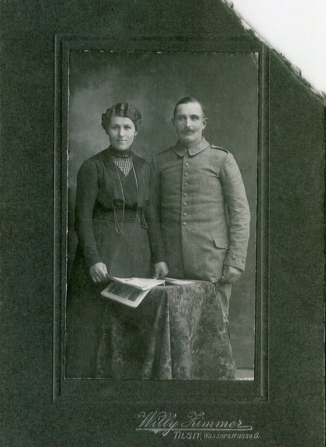 Šidlauskų šeimos nuotr./Sutuoktiniai Elsa Ruddies (gim. Mothejus) ir Michael Ruddies. Willy Zimmer fotostudija, Tilžė, apie 1914 m. 