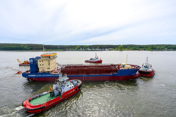 Bendrovės nuotr./Vakarų laivų gamykloje pastatyta moderni žemsiurbė danų kompanijai