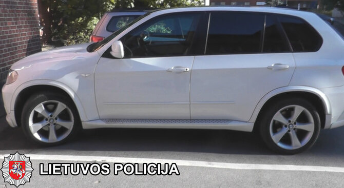 Klaipėdos apskrities VPK nuotr./Klaipėdietis po miestą važinėjo automobiliu, paženklintu išskirtiniais numeriais.