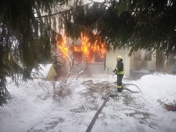 15min nuotr./Ugniagesiai malšina gaisrą Klaipėdos rajone