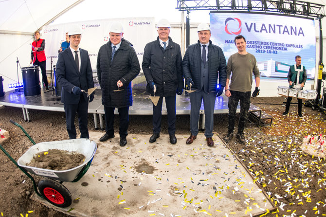 A.Pelakausko/Fotopolis nuotr./Simbolinė ceremonija „Vlantanoje“: įkasta simbolinė kapsulė, iškils modernus logistikos centras