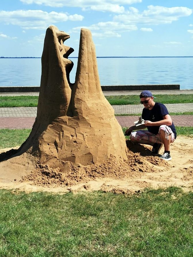 Juodkrantės bendruomenės nuotr./Smėlio skulptūros Juodkrantėje