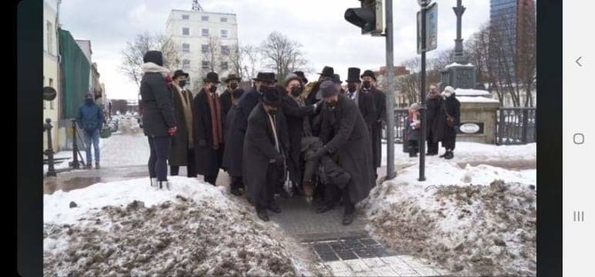 Skaitytojo nuotr./Klaipėdos centre vykusį performansą įamžinęs klaipėdietis piktinasi sumanymu karantino metu.