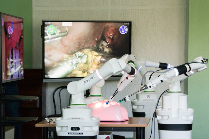 KUL nuotr./Klaipėdos universitetinė ligoninė išbandė jau antrą robotinę chirurginę sistemą.