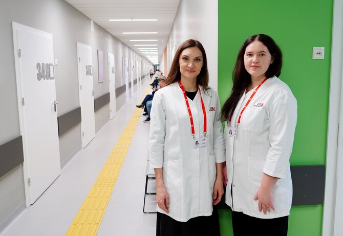 Kauno m.poliklinikos nuotr./Gydytoja Sandra Liubinskienė ir slaugytoja Gabija Važnevičiūtė