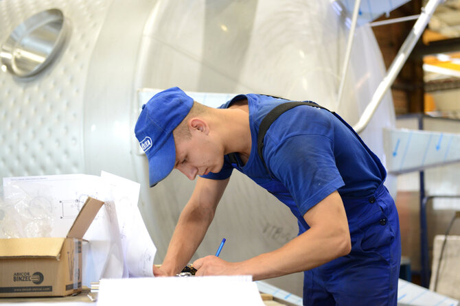 Alytuje veikianti ir kone šimtmetį skaičiuojanti bendrovė „Astra“ jau ne vienerius metus renkasi kitą kelią – specialistus augina pati.