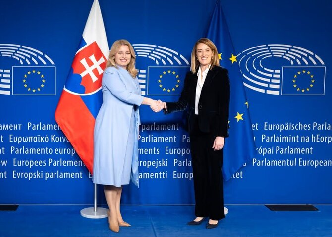 EP nuotr./Z.Čaputová (kairėje) priminė, kad tapusi pirmąja moterimi prezidente Slovakijoje ir visame Vidurio Europos regione pati patyrė intensyvius internetinius išpuolius.