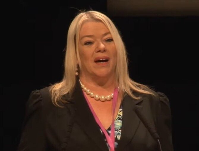 Youtube stop. kadras/Joy Ballard