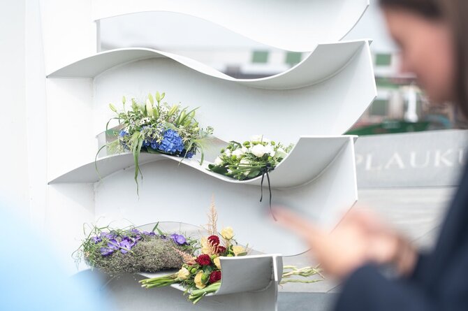 E.Sabaliauskaitės nuotr./Didžiųjų Jūros šventės renginių išvakarėse Klaipėdos uosto ir jūrinė bendruomenė jautria ceremonija pagerbė iš jūros negrįžusiųjų atminimą bei padėkojo jūrininkams ir uostininkams