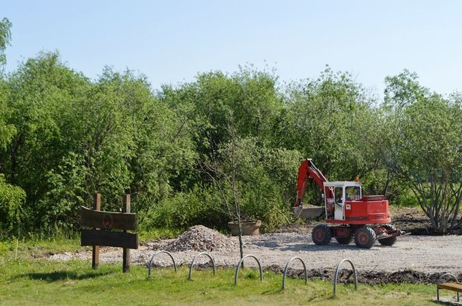 J.Vanagės nuotr./Šventojoje atnaujinamas Žemaičių alkas.