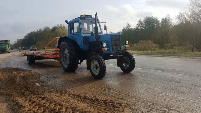 15min/Nuo antradienio ryto automobilius kelia technika.