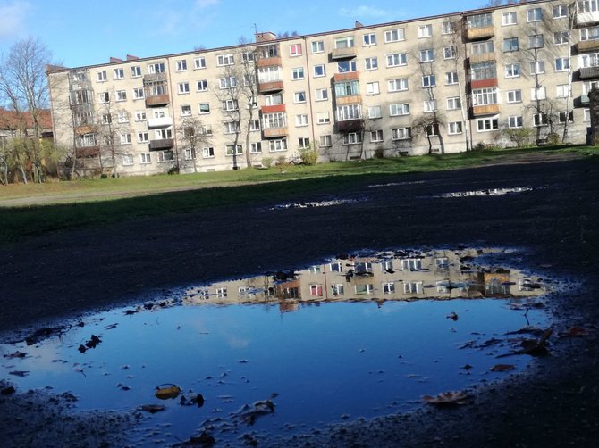 15min nuotr./Kai kurių mokyklų stadionai atrodo apverktinai.