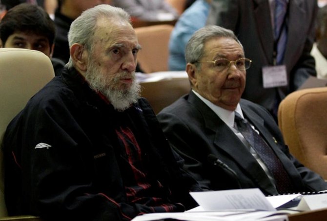 AFP/Scanpix nuotr./Broliai Castro, Fidelis (kairėje) ir Raulis