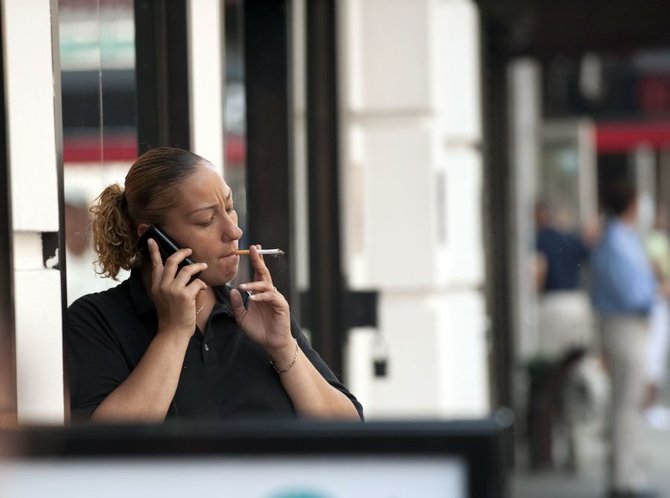 AFP/Scanpix nuotr./ Rūkymas