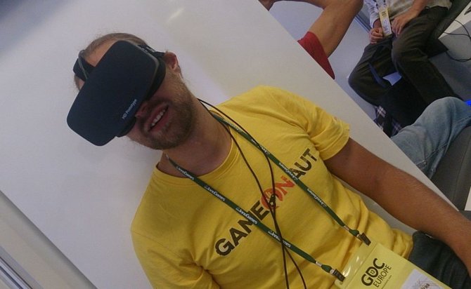 Žurnalo „GameON“ nuotr./Virtualios realybės akinių „Oculus Rift“ demonstracijai kūrėjai naudojo naujos kartos prototipą