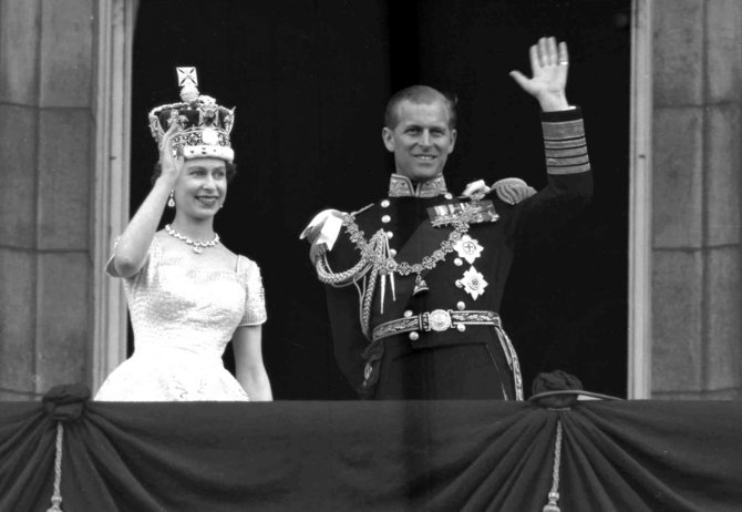 „Scanpix“ nuotr./Elizabeth II ir princas Phillipas 1953 m. per karūnavimą