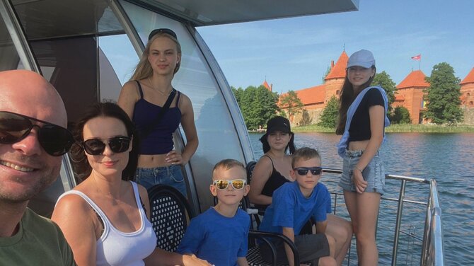 Asmeninio albumo nuotr./Jurgita ir Kristupas Krivickai su vaikais