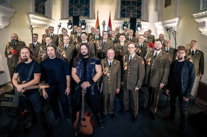 Asmeninio albumo nuotr./Grupės „Thundertale“ ir choras „Aidas“