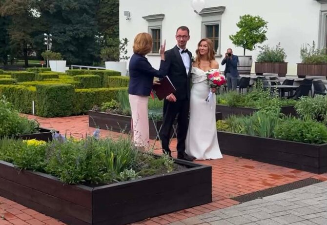 Soc.tinklų nuotr./Vytautas Kernagis jaunesnysis su mylimąją Indre