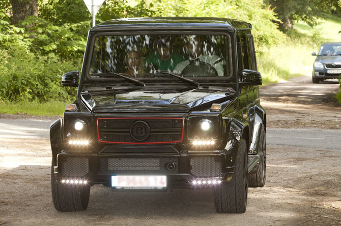 Mariaus Žičiaus/Žmonės.lt nuotr. /Į šventę prabangiu „Mercedes-Benz“ G-klasės automobiliu atvyksta Jonas ir Eglė Valančiūnai