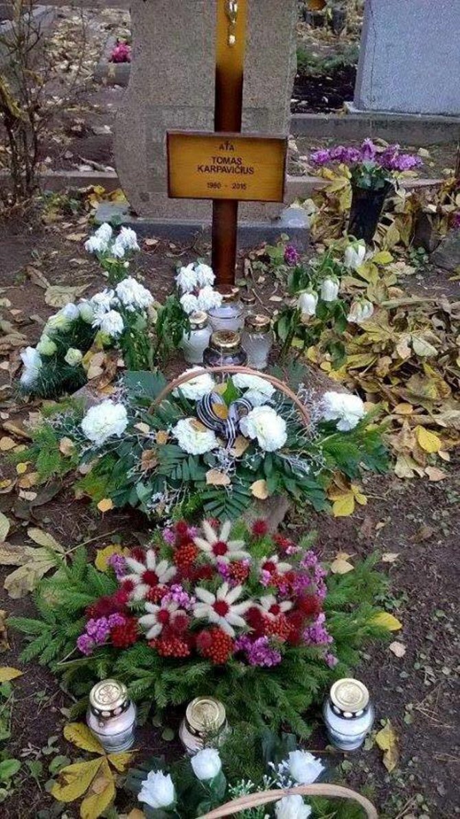 Asmeninio albumo nuotr./Tomo Karpavičiaus kapas Rokantiškių kapinėse.