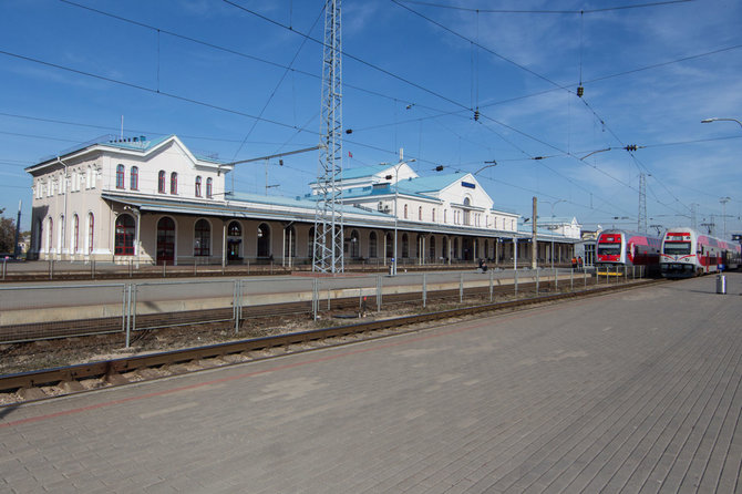 Juliaus Kalinsko / 15min nuotr./Vilniaus geležinkelio stotis. Ašis yra ties pastato viduriu