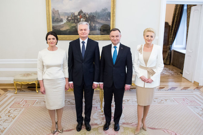 Juliaus Kalinsko / 15min nuotr./Gitanas Nausėda su žmona Diana ir Andrzejus Duda su žmona Agata