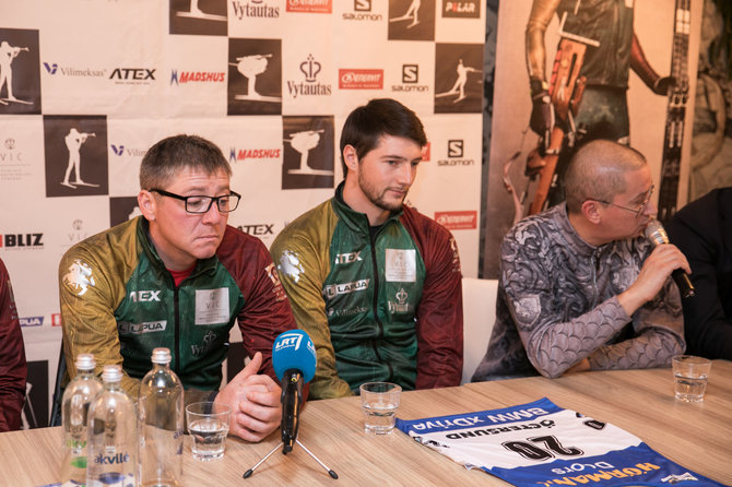 Juliaus Kalinsko / 15min nuotr./Lietuvos biatlono rinktinės treneris Sergejus Sakalovskis (kairėje) ir Ruslanas Nikitinas