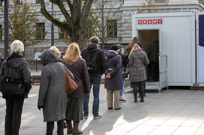 Juliaus Kalinsko / 15min nuotr./Lukiškių aikštėje iš anksto balsavo 12 Tėvynės sąjungos-Lietuvos krikščionių demokratų kandidatų