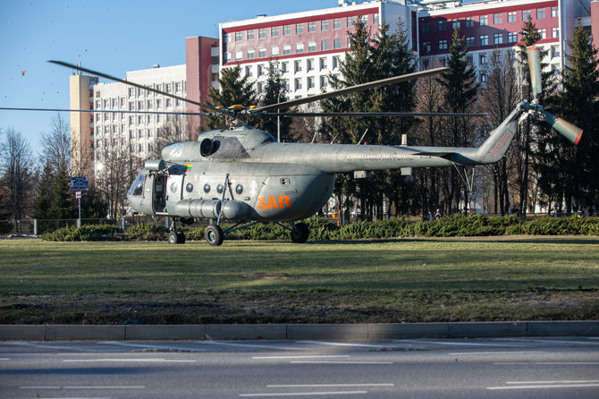 Juliaus Kalinsko / 15min nuotr./Lietuvos karinių oro pajėgų sraigtasparnis Mi-8