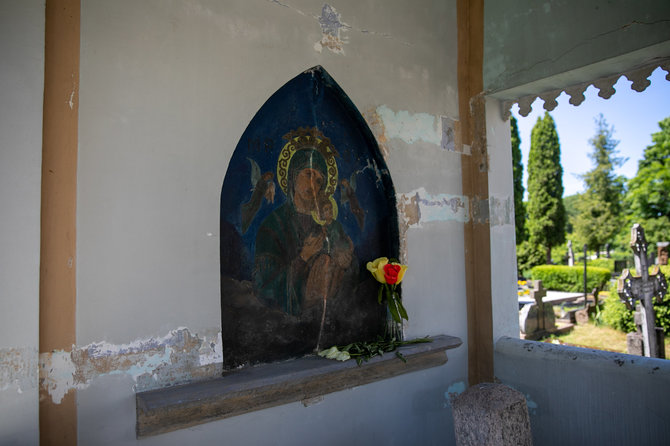 Juliaus Kalinsko / 15min nuotr./Kunigo Jurgio Ambraziejaus Pabrėžos kapas Kretingoje