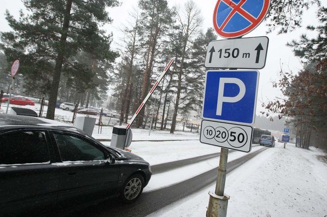 Juliaus Kalinsko / 15min nuotr./Lazdynų ligoninės šlagbaumas