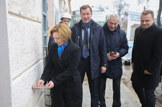 Būsimojoje Šolomo Aleichemo gimnazijoje įkasta simbolinė kapsulė.