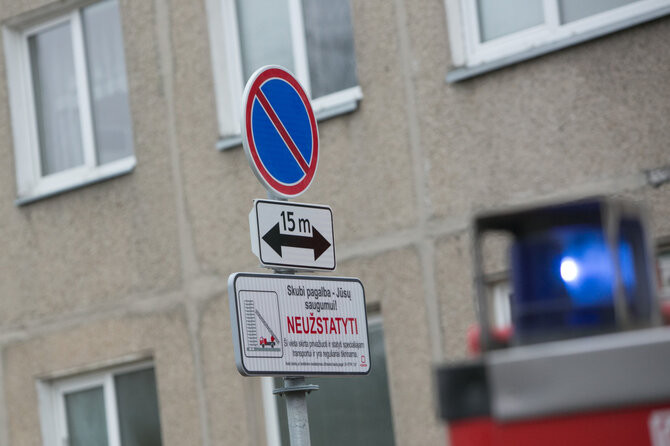 Juliaus Kalinsko/15min.lt nuotr./Vilniaus Žirmūnų gatvės 93–iojo namo kieme
