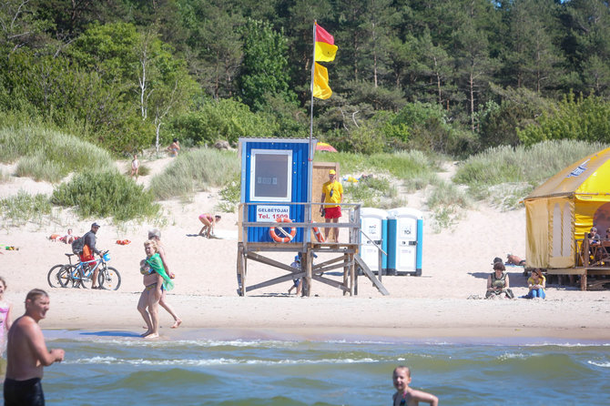 Juliaus Kalinsko/15min.lt nuotr./Gelbėtojų postas Palangos pajūryje