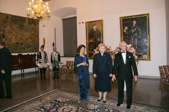 Juliaus Kalinsko/15min.lt nuotr./Švedijos karalius Carlas XVI Gustafas, karalienė Silvija ir Dalia Grybauskaitė