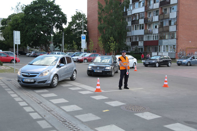 Juliaus Kalinsko / 15min nuotr./Po darbų vilniečiai suskubo į naujai atidarytas „Lidl“ parduotuves