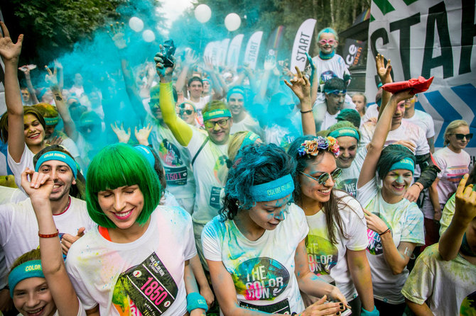 Juliaus Kalinsko / 15min nuotr./„The Color Run“ bėgimas Vingio parke