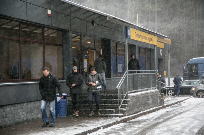 Juliaus Kalinsko / 15min nuotr./Pirmadienis įmonėje „Regitra“: ramybė ir jokių eilių