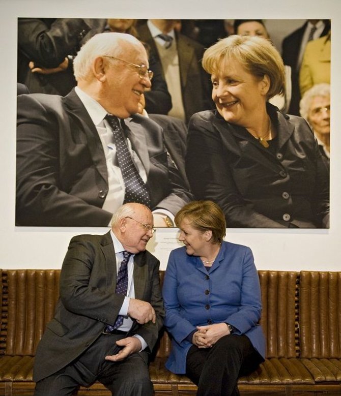 AFP/„Scanpix“ nuotr./Buvęs Sovietų Sąjungos lyderis Michailas Gorbačiovas ir buvusi Vokietijos kanclerė Angela Merkel