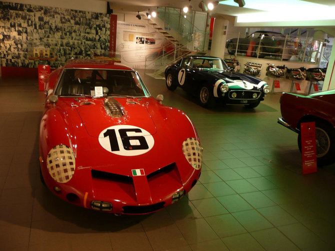 Gamintojo nuotr./„Ferrari 250 GT“ muziejuje