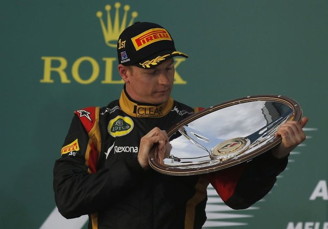 Kimi Raikkonenas švenčia pergalę Australijoje