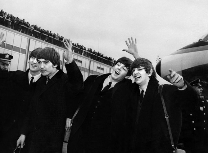 „Scanpix“ nuotr./Iš kairės: Johnas Lennonas, Ringo Starr, Paulas McCartney ir George'as Harrisonas (1964 m.)