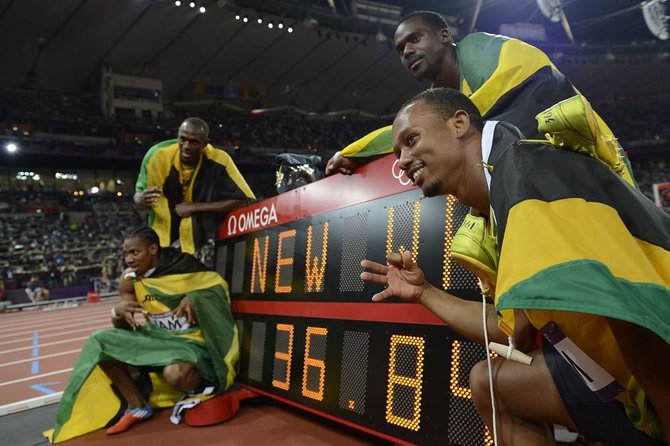 „Scanpix“ nuotr./Jamaikos bėgikai Usainas Boltas, Yohanas Blakeas, Michaelis Frateris ir Nesta Carteris laimėjo ausko medalius 4x100 m bėgimo estafetėje