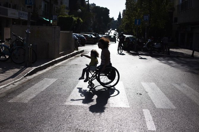 „Reuters“/„Scanpix“ nuotr./Neįgali moteris su dukra