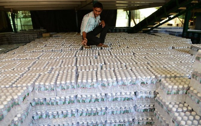 AFP/„Scanpix“ nuotr./Mineralinio vandens buteliukai